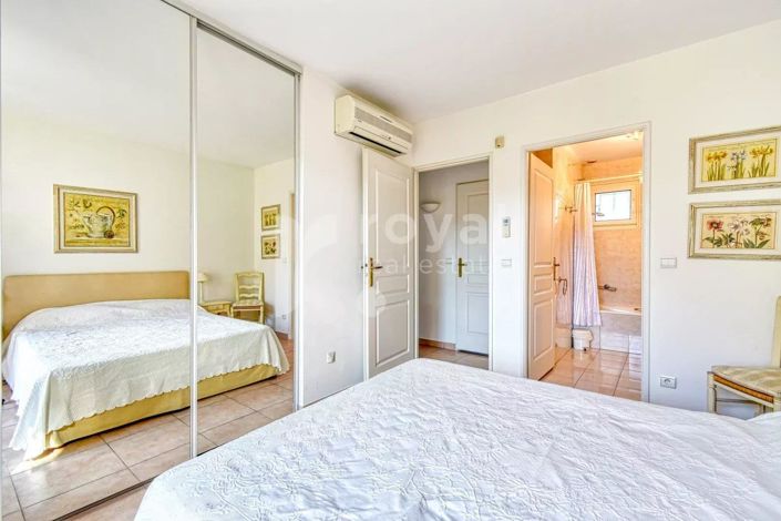 Image No.11-3 Bed House for sale