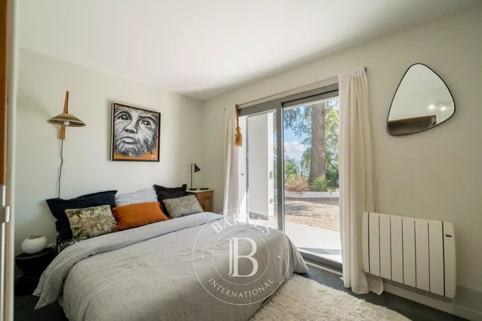 Image No.17-3 Bed House for sale