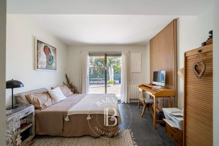 Image No.18-3 Bed House for sale