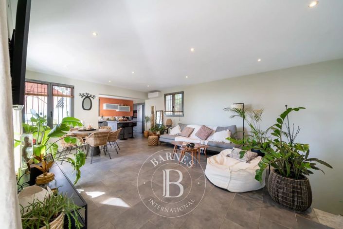 Image No.20-3 Bed House for sale