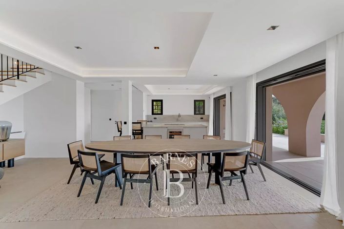 Image No.5-6 Bed House for sale