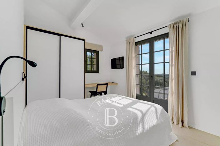 Image No.8-6 Bed House for sale