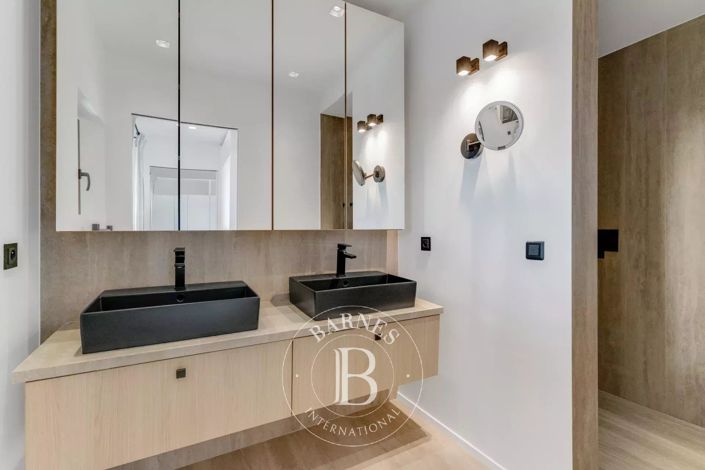 Image No.9-6 Bed House for sale