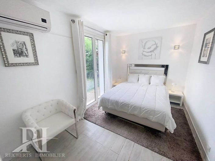 Image No.17-5 Bed House for sale