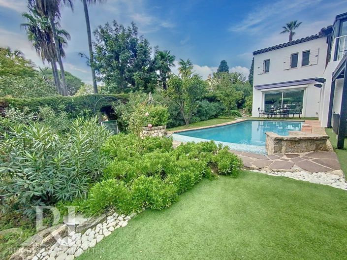 Image No.8-5 Bed House for sale