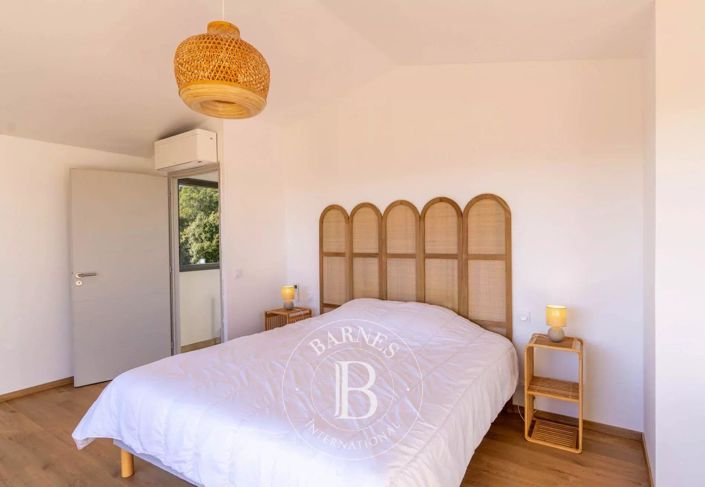 Image No.10-4 Bed House for sale