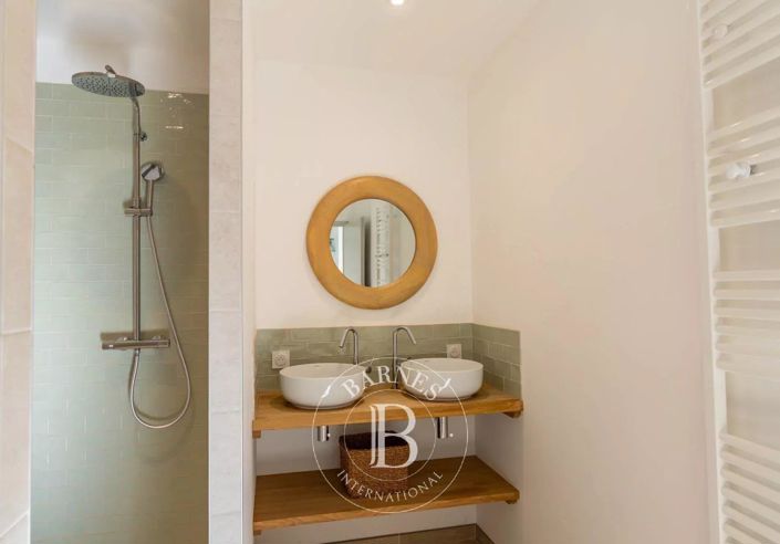 Image No.20-4 Bed House for sale