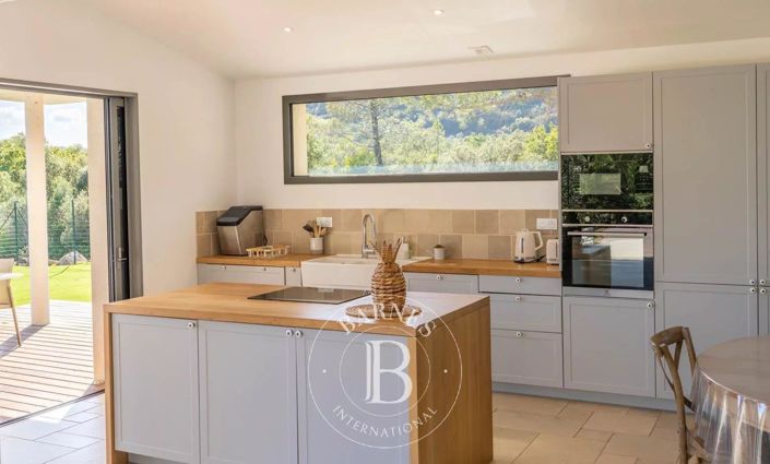 Image No.8-4 Bed House for sale