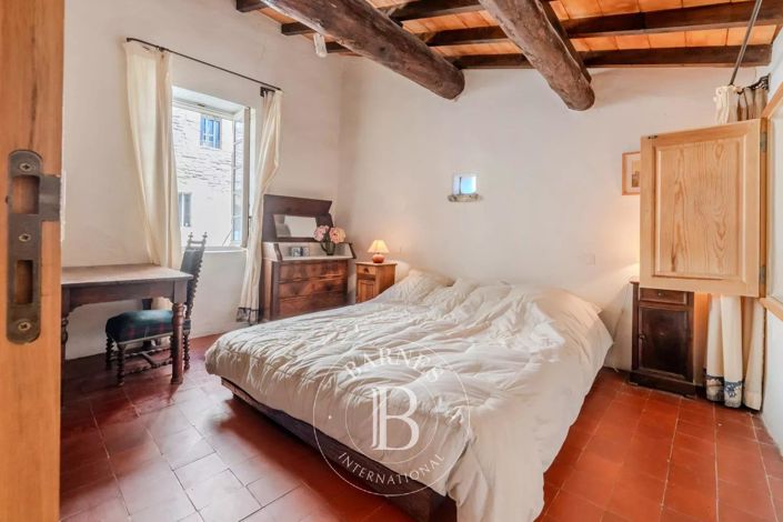 Image No.13-4 Bed House for sale