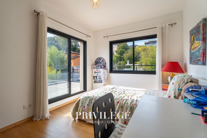 Image No.12-4 Bed House for sale