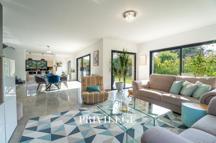 Image No.3-4 Bed House for sale