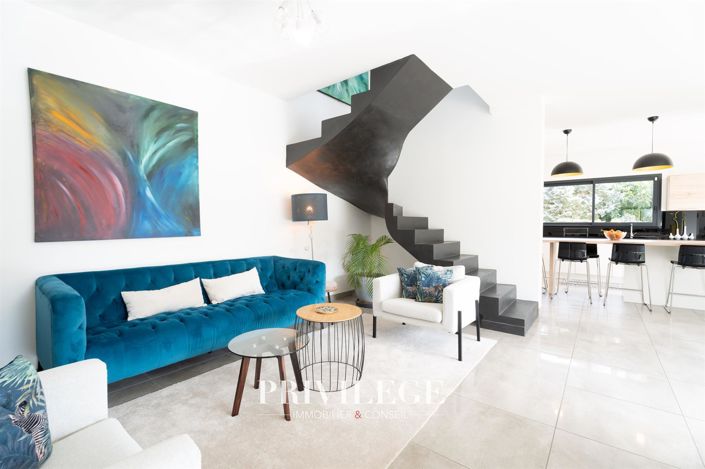 Image No.4-4 Bed House for sale