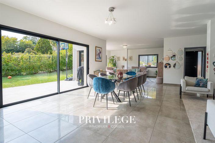 Image No.8-4 Bed House for sale