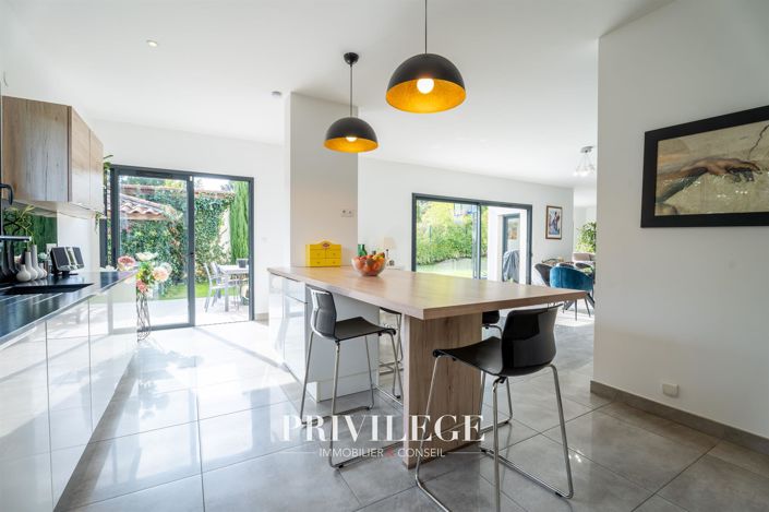 Image No.9-4 Bed House for sale