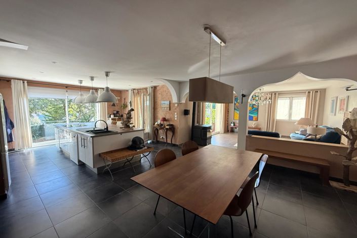 Image No.2-5 Bed House for sale