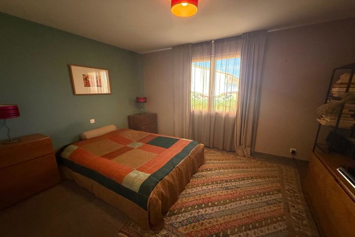 Image No.7-5 Bed House for sale