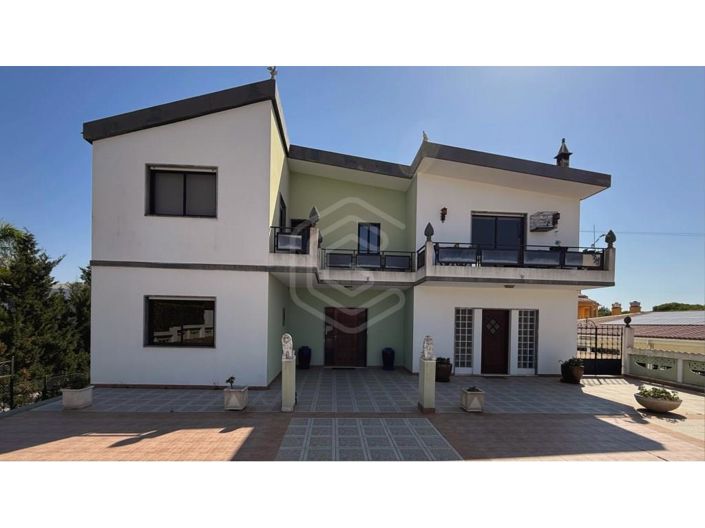 Image No.1-5 Bed House for sale