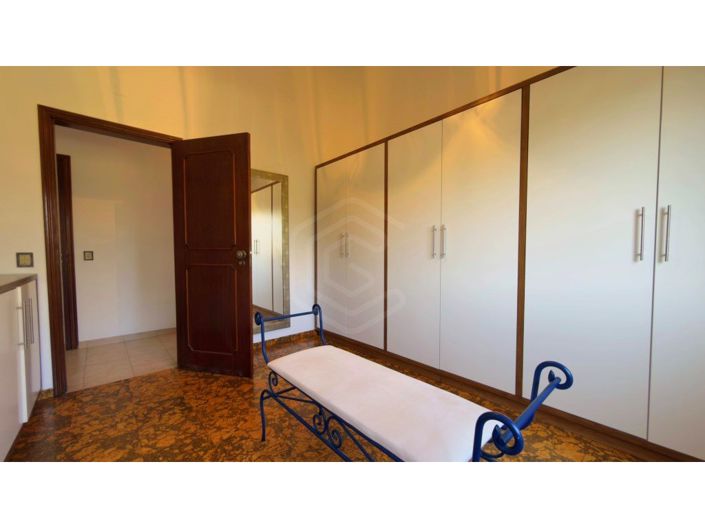 Image No.30-5 Bed House for sale