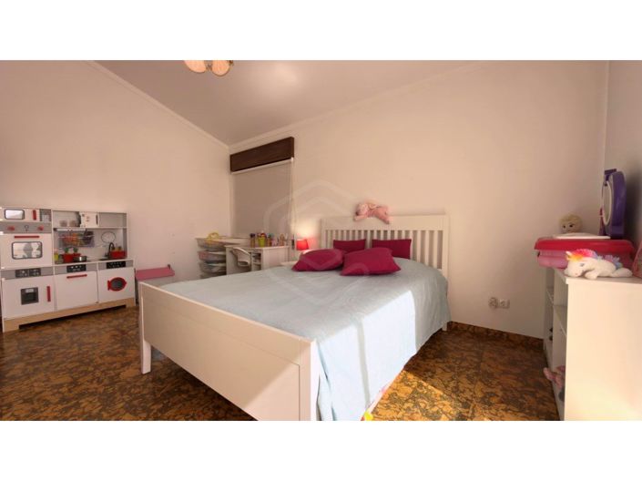 Image No.36-5 Bed House for sale