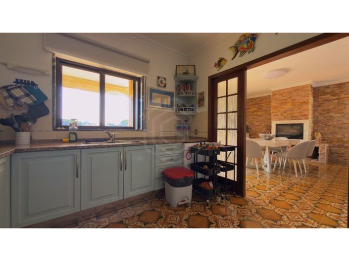 Image No.8-5 Bed House for sale
