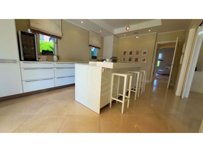 Image No.26-4 Bed House for sale