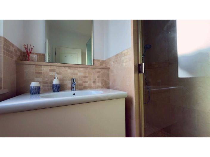 Image No.51-4 Bed House for sale