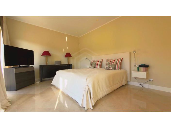 Image No.52-4 Bed House for sale