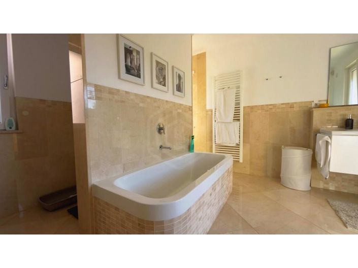 Image No.55-4 Bed House for sale