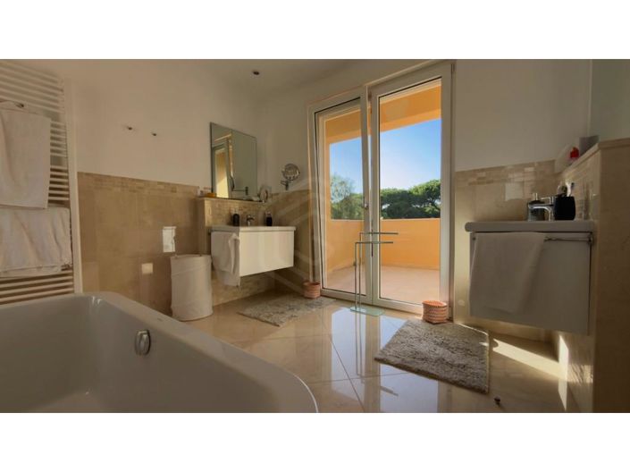 Image No.56-4 Bed House for sale