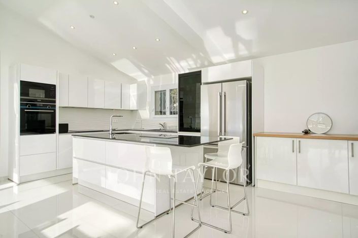 Image No.7-5 Bed House for sale