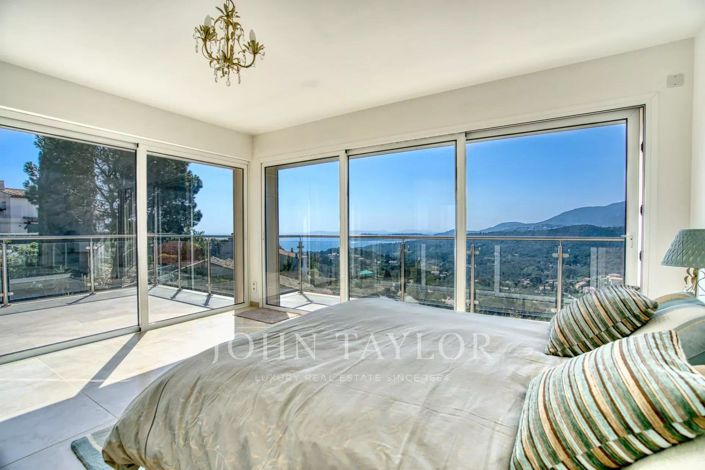 Image No.8-5 Bed House for sale