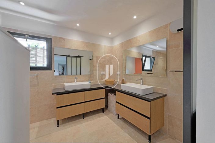 Image No.11-6 Bed House for sale