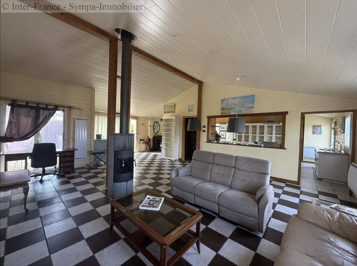 Image No.3-60 Bed Property for sale