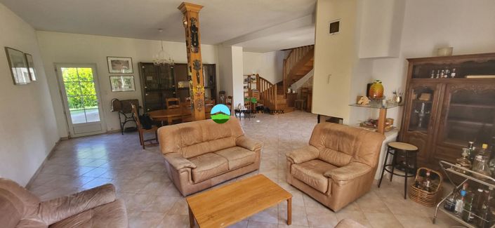 Image No.10-6 Bed House for sale