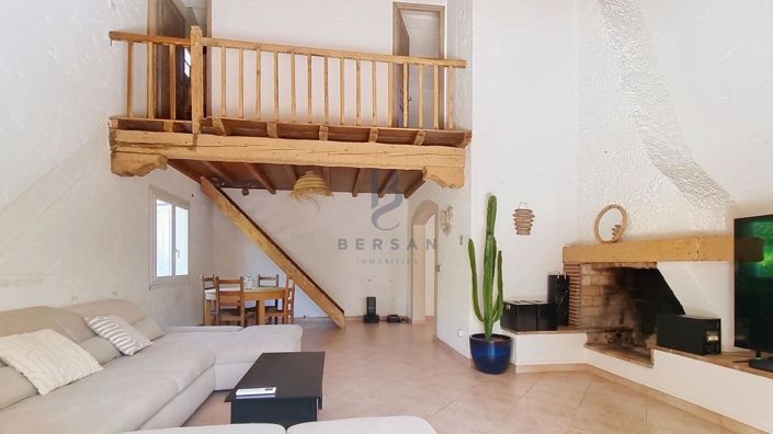 Image No.10-3 Bed House for sale