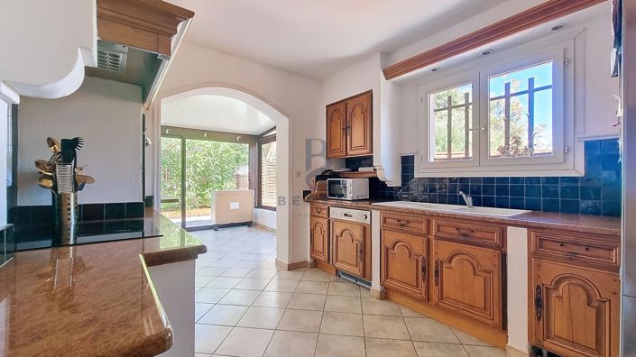 Image No.11-3 Bed House for sale