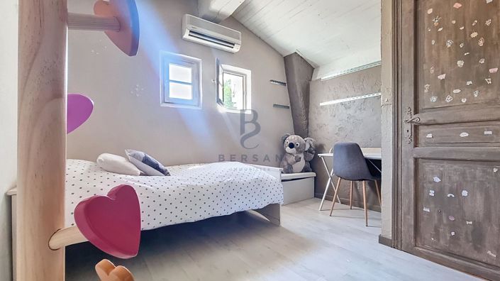 Image No.15-3 Bed House for sale