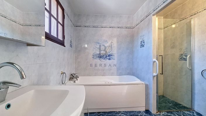 Image No.17-3 Bed House for sale