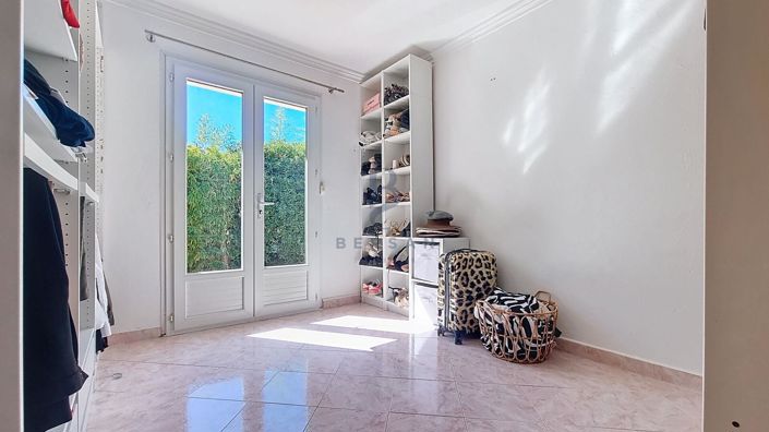 Image No.18-3 Bed House for sale