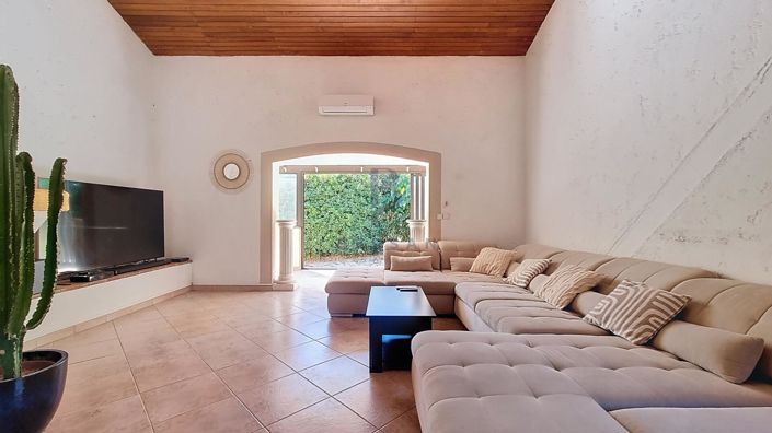 Image No.8-3 Bed House for sale