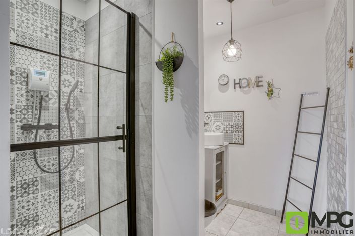 Image No.10-3 Bed House for sale