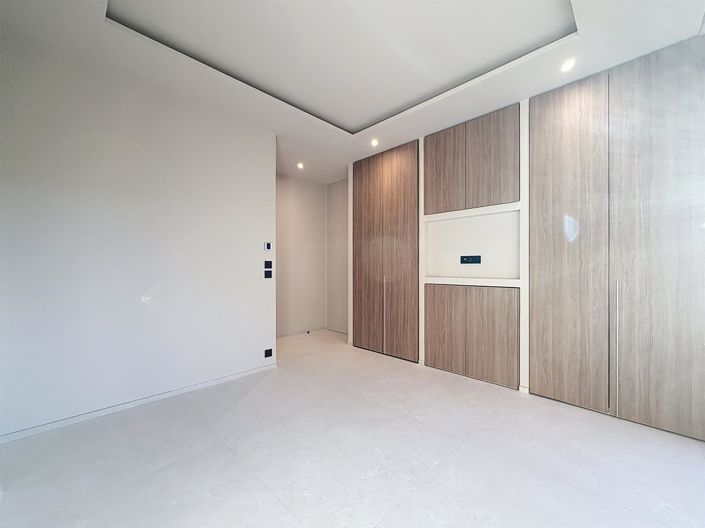 Image No.11-3 Bed Apartment for sale