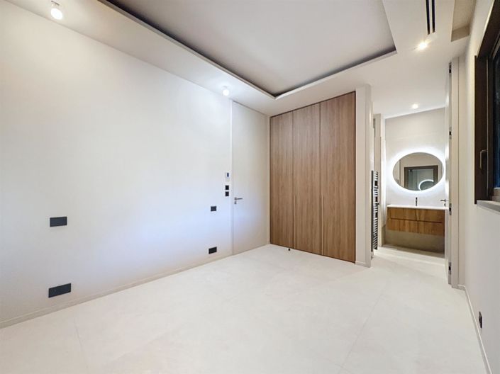 Image No.12-3 Bed Apartment for sale