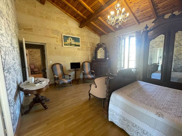 Image No.9-5 Bed House for sale