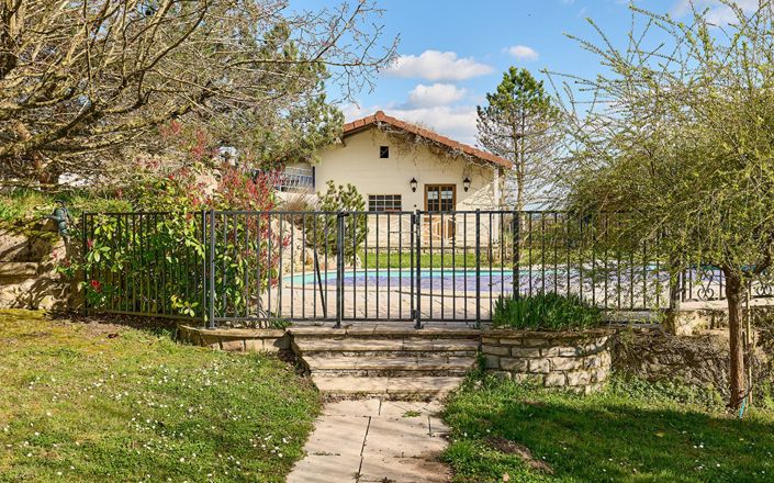 Image No.18-6 Bed House for sale