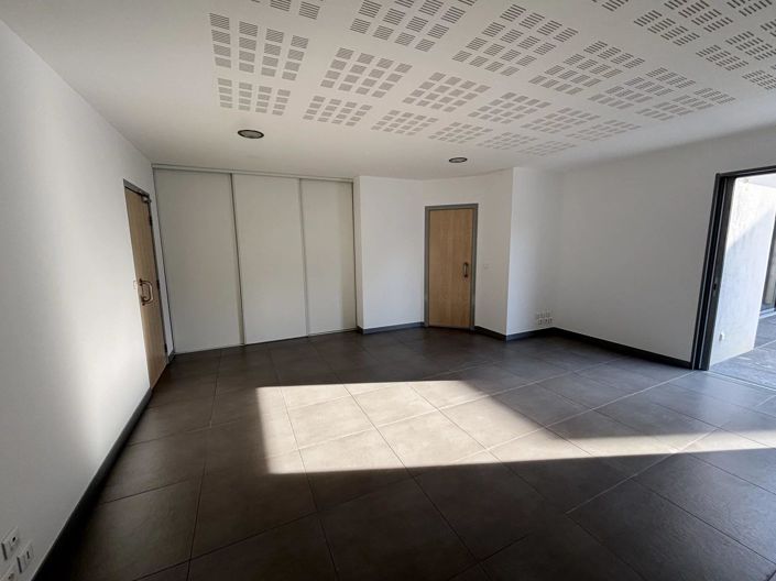 Image No.11-3 Bed House for sale