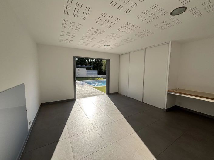 Image No.38-3 Bed House for sale