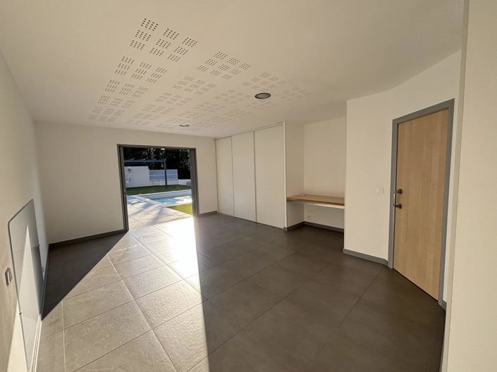 Image No.6-3 Bed House for sale