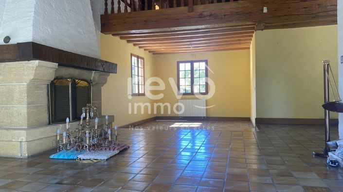 Image No.2-4 Bed House for sale