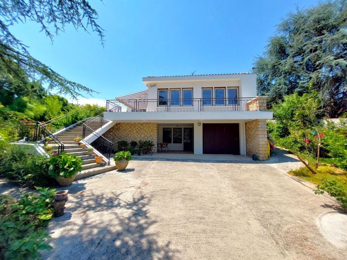 Image No.1-5 Bed House for sale